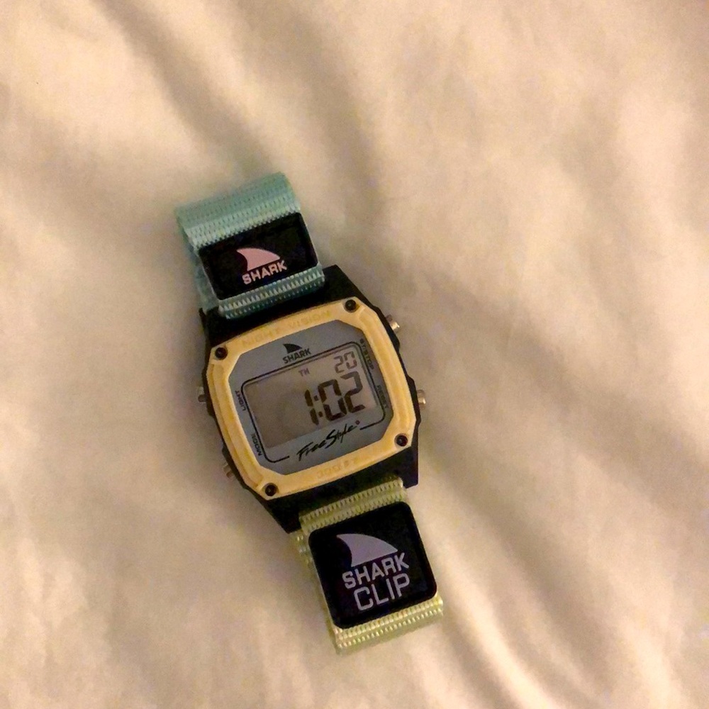 COPY - shark classic clip watch